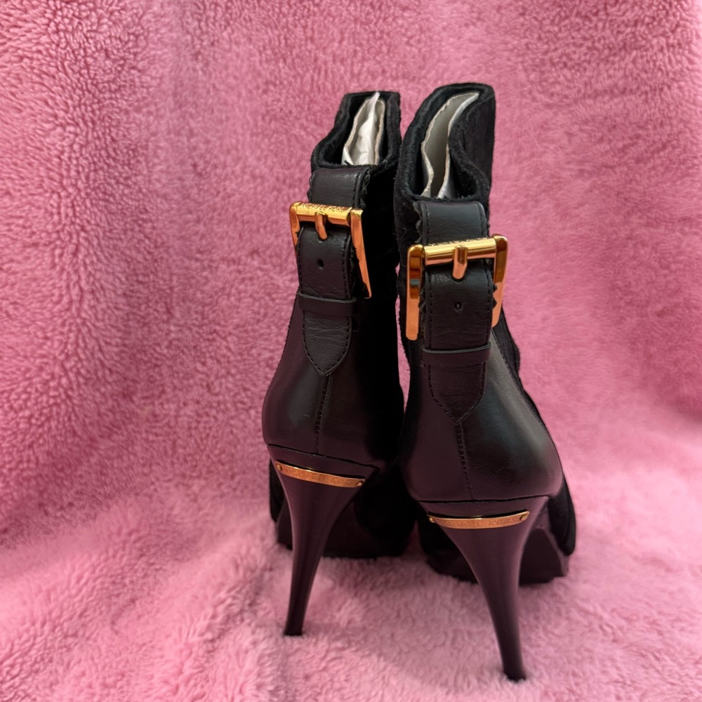 MICHAEL KORS BLACK SUEDE HEEL BOOTIES SIZE 6.5 - Picture 2 of 5